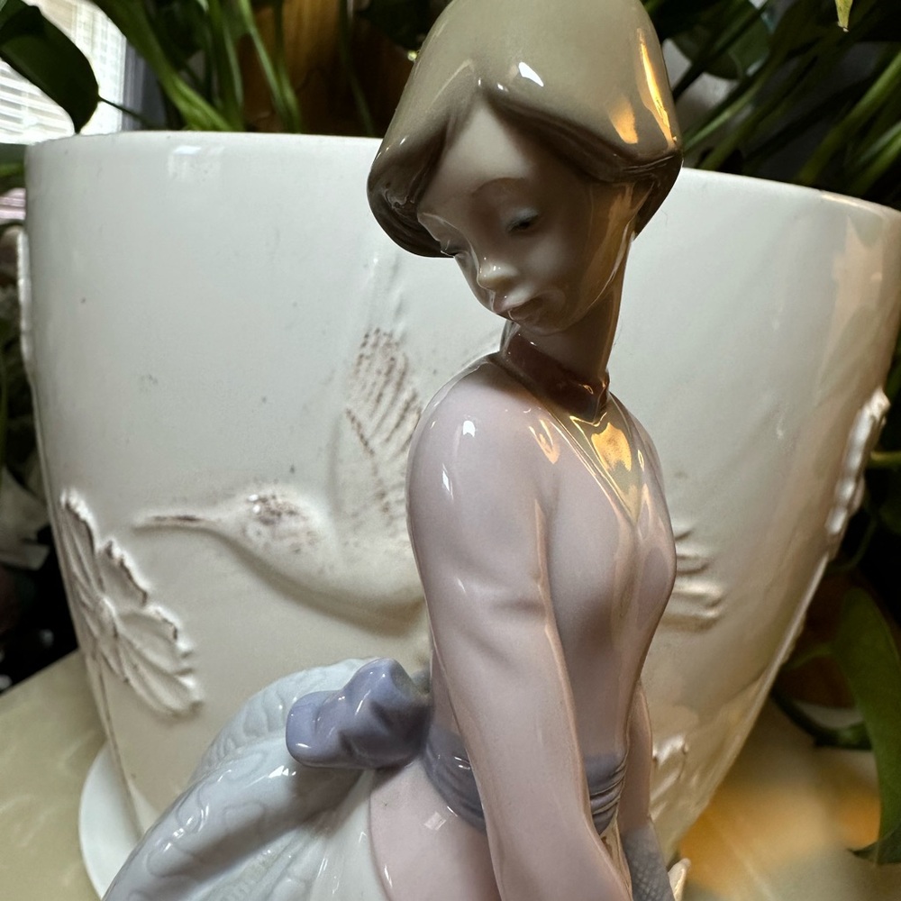 Lladro Porcelain Lady Figurine with Basket - Picture 7 of 9